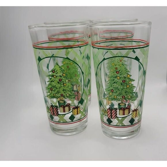 Tree Tumbler Set of Four. Clear quality glass with light ornament filled tree wi - Picture 6 of 7